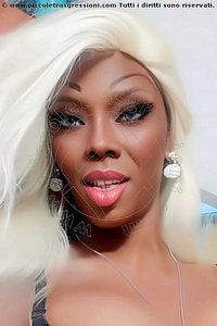 VIRNA LA SUPER DOTATA trans escort Milano