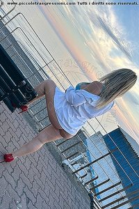  LAURA  BIONDA escort Genova