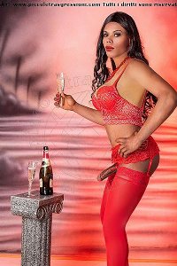 trans escort naomi fire isernia foto 1