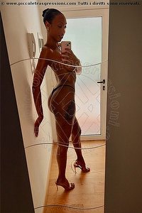  NAOMI CLOSED trans Milano